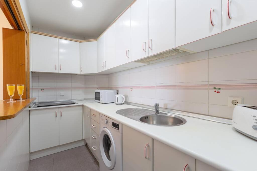 Playa Huelin Apartamento Apartment Malaga Exterior photo